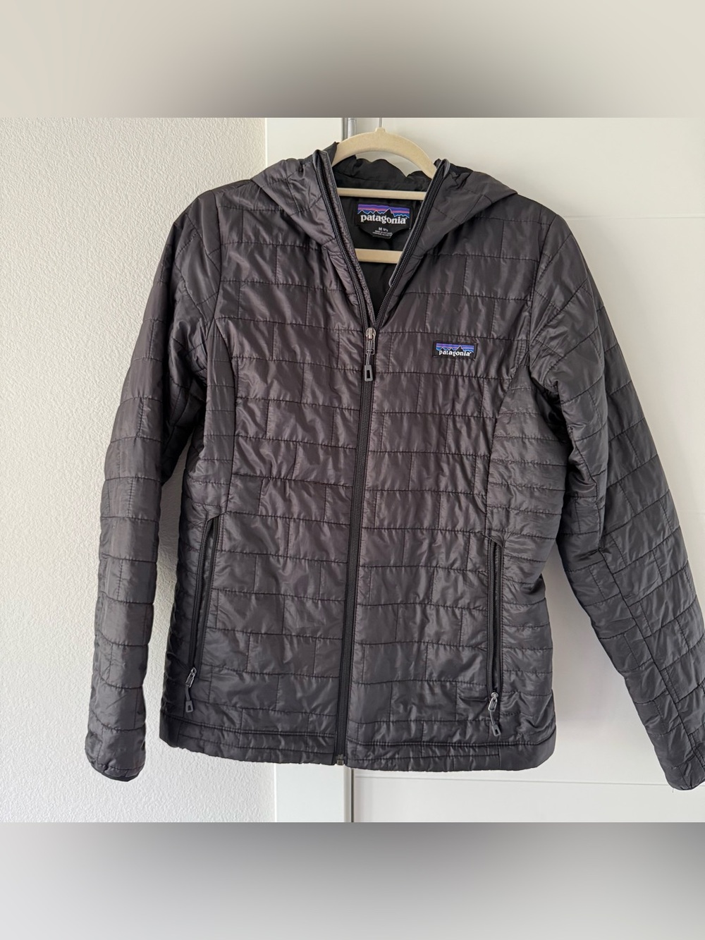 Patagonia Women's Nano Puff® Hoody - Black size Medium - Picture 4 of 5